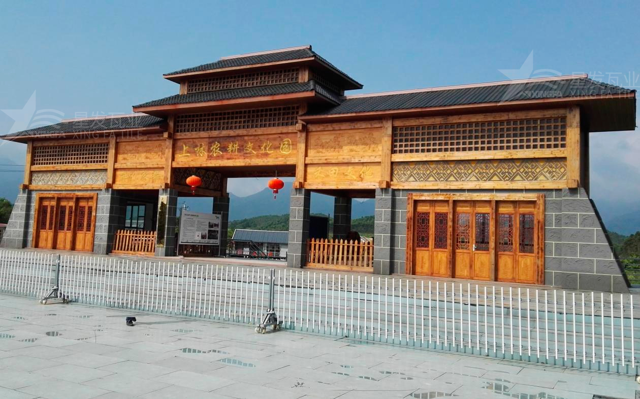 合成樹(shù)脂瓦為旅游景點(diǎn)增添了色彩與生機(jī)，集美觀與實(shí)用于一身！
